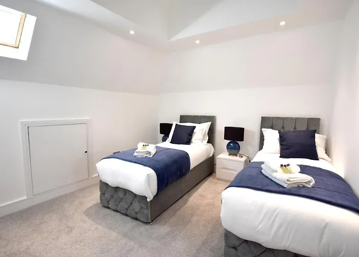 Ealing Green Apartment