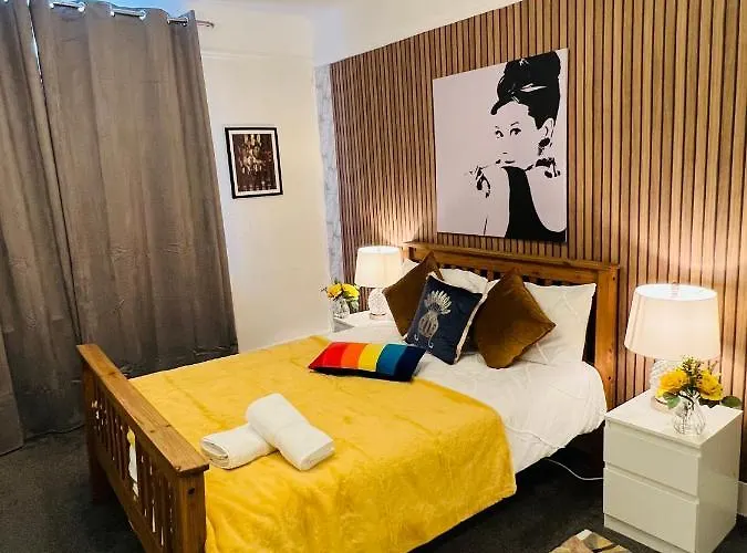 2-Bedroom Plus Living Room Flats Near Edgware Road