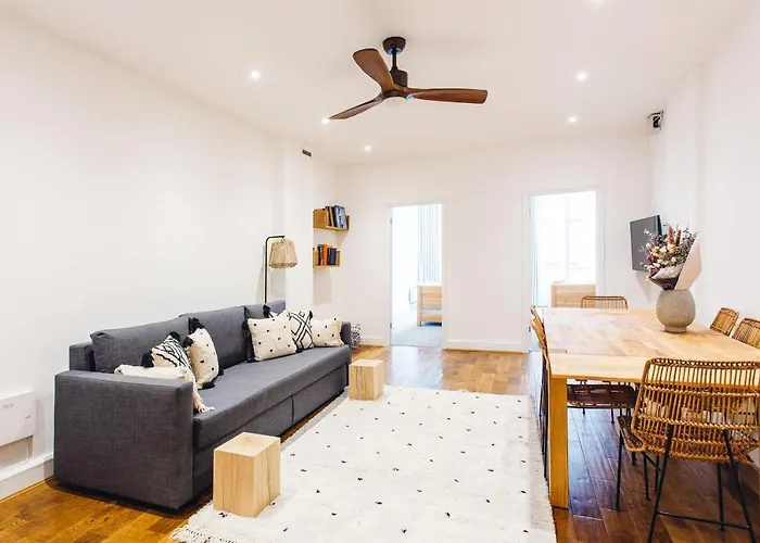 2 Bedroom Apartment Right On Trafalgar Square