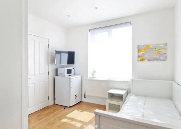 West Acton Studio Flat