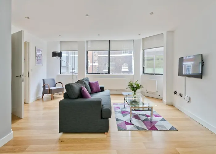 Red Lion Court By City2Stay