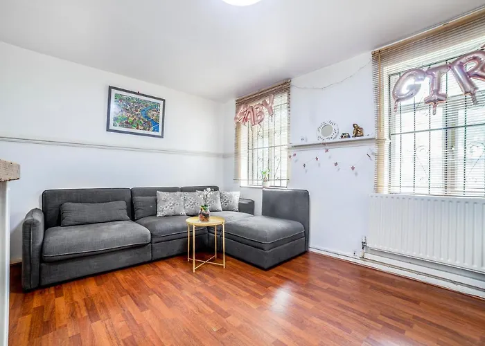 2 Story Apt On The Ground Floor At Clapham North
