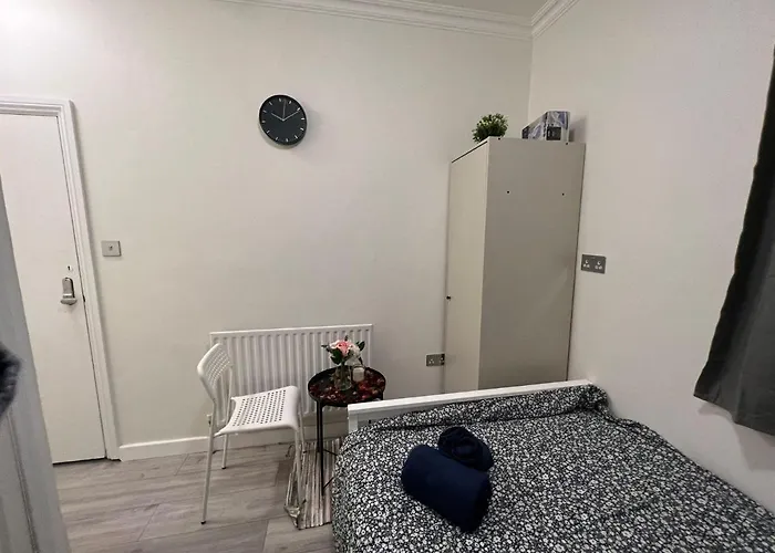 Lovely Apartment Close To Acton Central Station