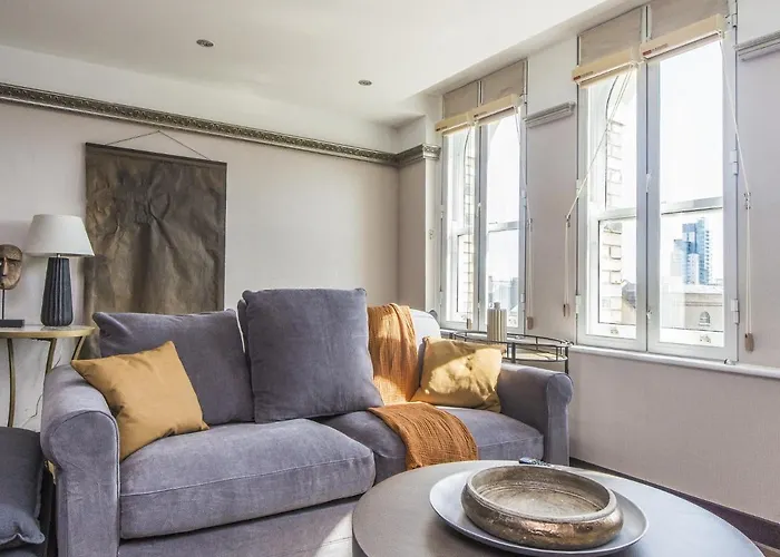Pass The Keys Modern London Bridge Apartment With A Rooftop Profile