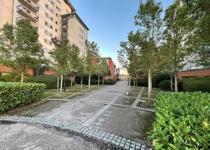 Lovely 2-Bed Flat Along The River Thames