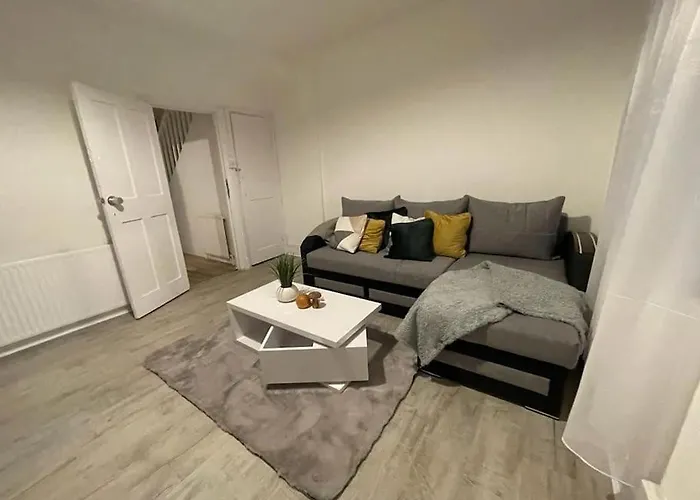 Beautiful 2 Bedroom On Tower Bridge