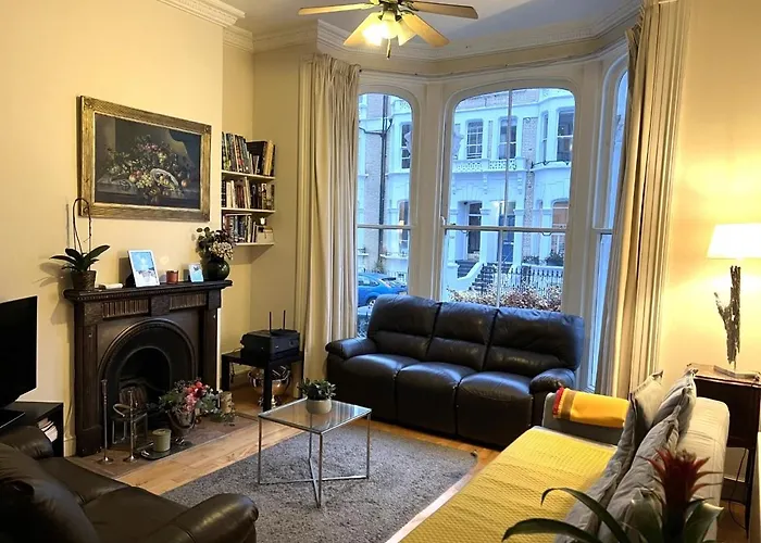 Double bedroom with en-suite bathroom in Chelsea - central London