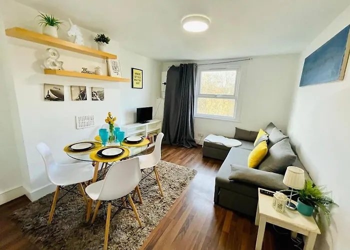 Cute 3 Bedroom Central Flat In Islington + Parking