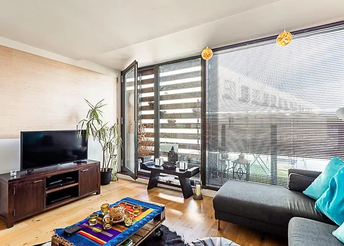 Modern Cosy Apartment On Vibrant Deptford High Street