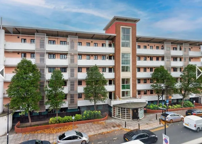Bright, Nice Interior, Close To The City, 2 Bedroom Apartment