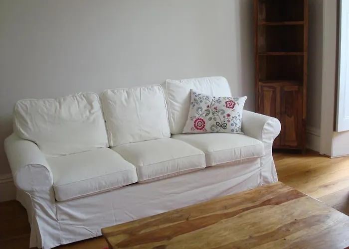 Luxury Holland Park, Sleeps 2, Free S\'Fast Wifi