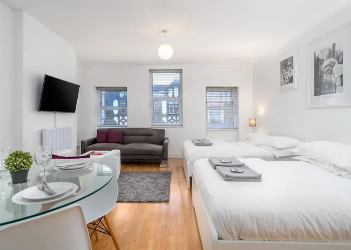 Soho & Covent Garden Apartment, Sleeps 3