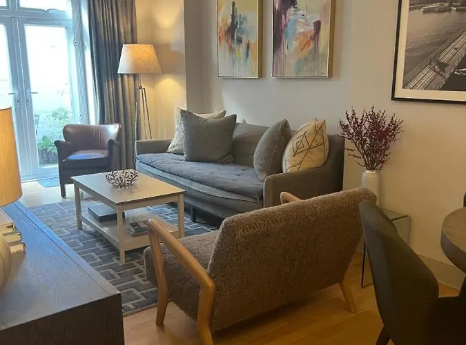 2 Bedroom Apartment Just Off Kings Road