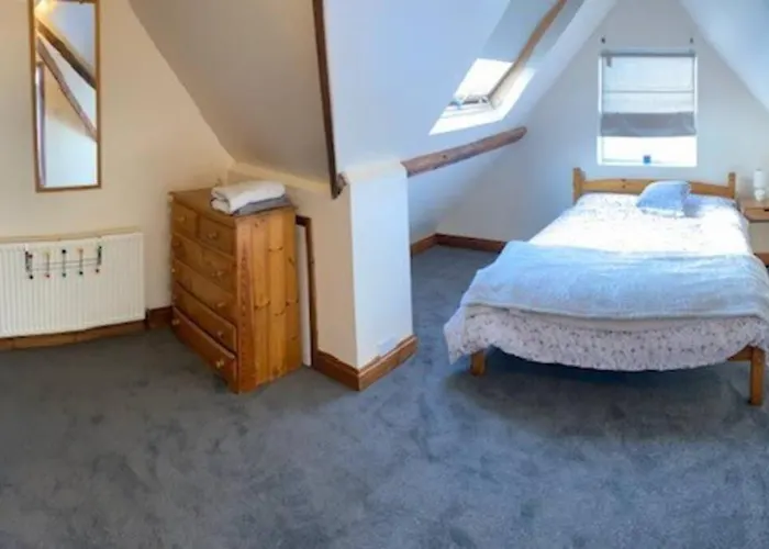 3 Double Bedroomed Flat, Acton. London, Uk