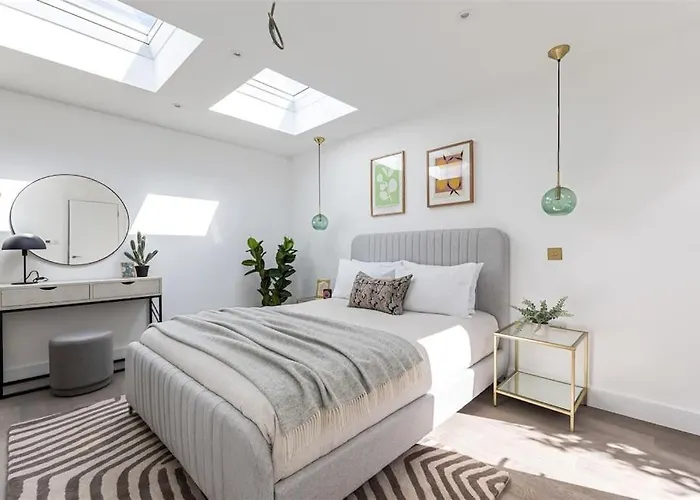 Cozy Leyton House With Garden And Small Terrace