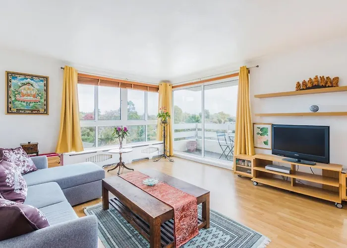 Bright 1Bed Putney Apt With Leafy Views