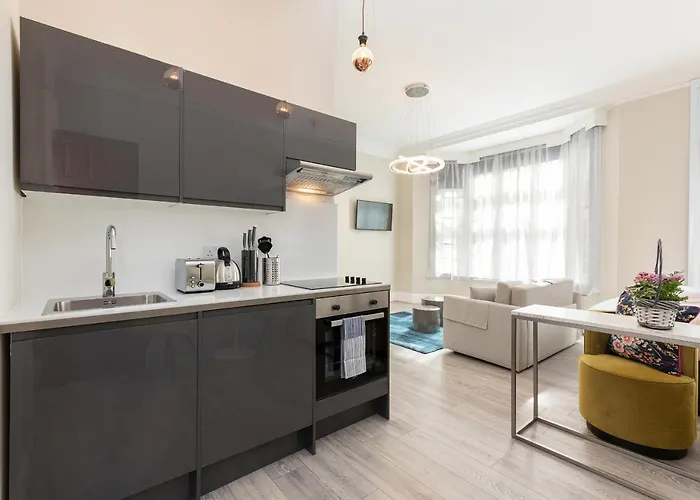 Air Conditioned Apt High St Kensington