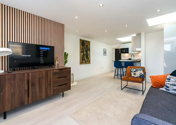 Spacious Modern 2 Bedroom London Flat