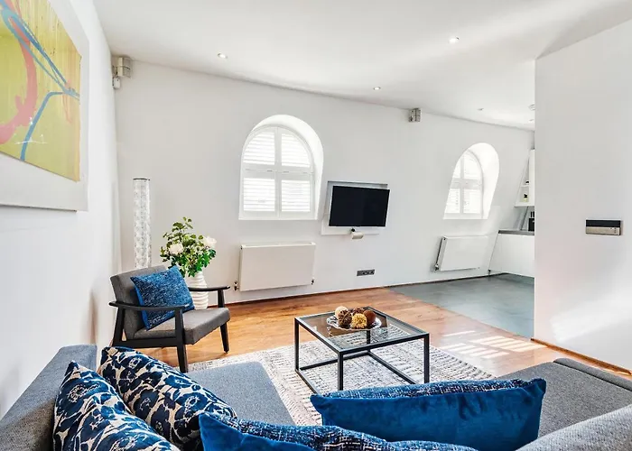 Modernized South Kensington Apartments
