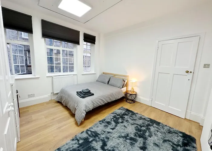 Cacao Boutique Flat- Kensington