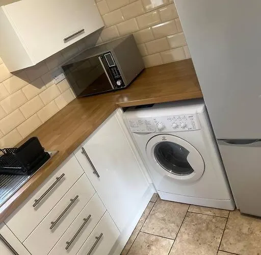 Large Modern Studio Flat
