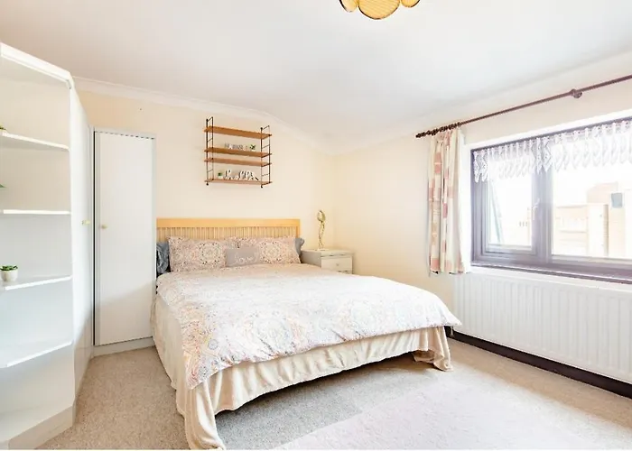 Spacious Room 2 Mins From Station