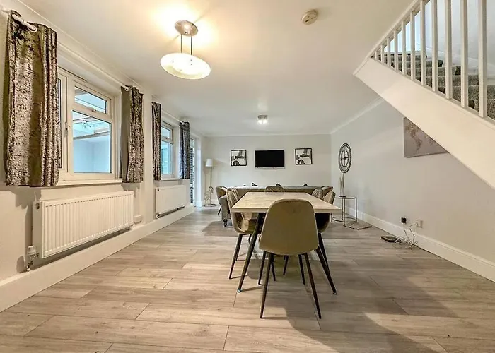 New Cosy Luxury 3 Bedroom House In Battersea London