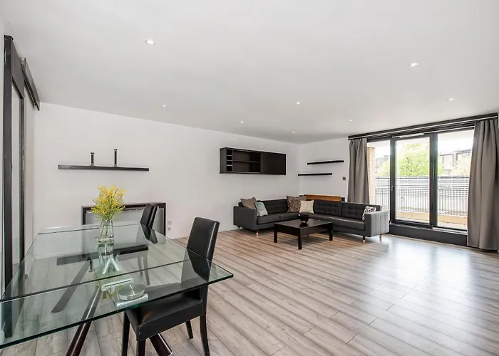 Large And Central 2 Bed