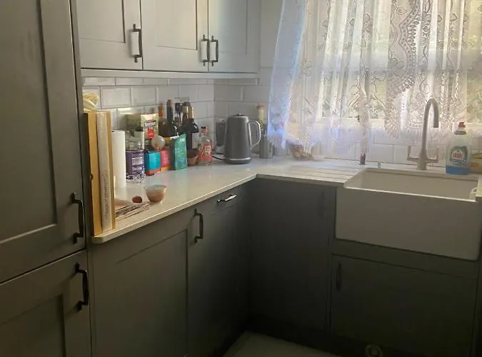Mid City Charm - 1-Bed Apartment In London