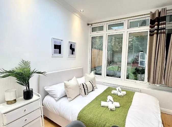 Modern Room In Spacious Home