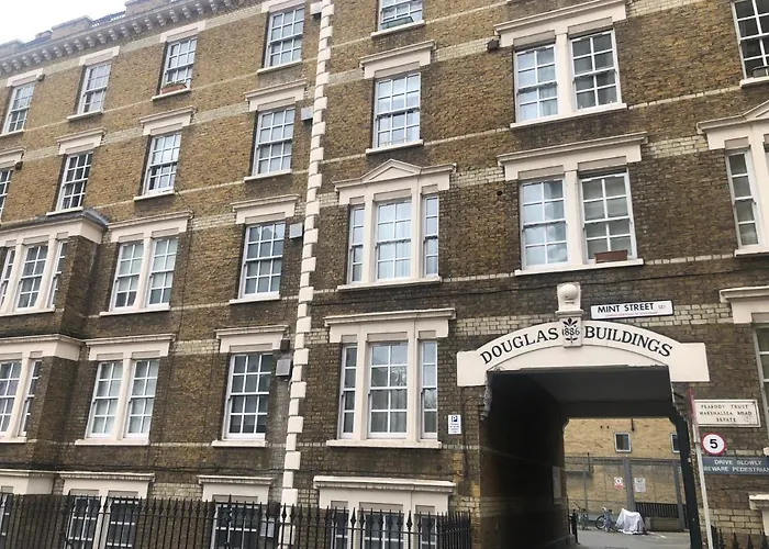 Deluxe Tower Bridge Apartment