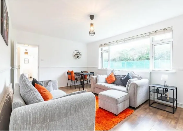 Unique 4 Bed Detached House In East London