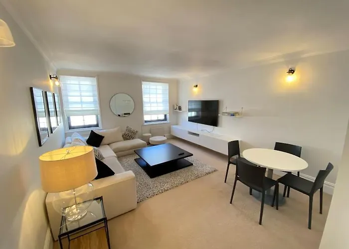 Wonderful Baker Street Flat!