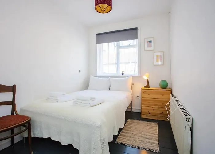 Stylish 4Bd House With Private Garden - Stratford
