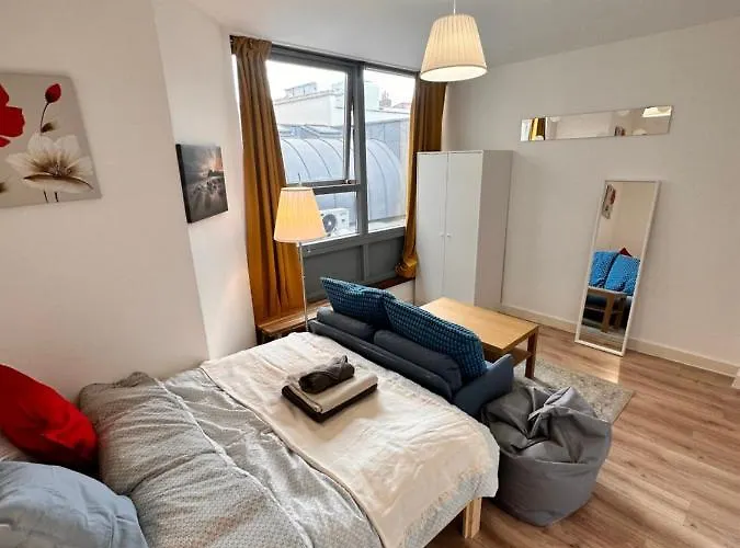 Modern 2 Bedroom Flat Next To Liverpool Street