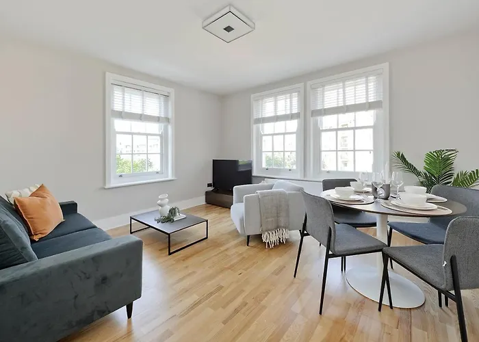 Fabulous Three Bedroom Flat Near Marylebone By Underthedoormat