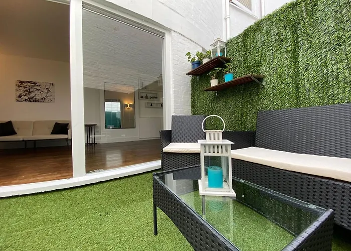 Spacious 1 Bedroom Flat With Private Garden. Ideal For Business Travelers And Couples. 2 Mins Away From Paddington Station.