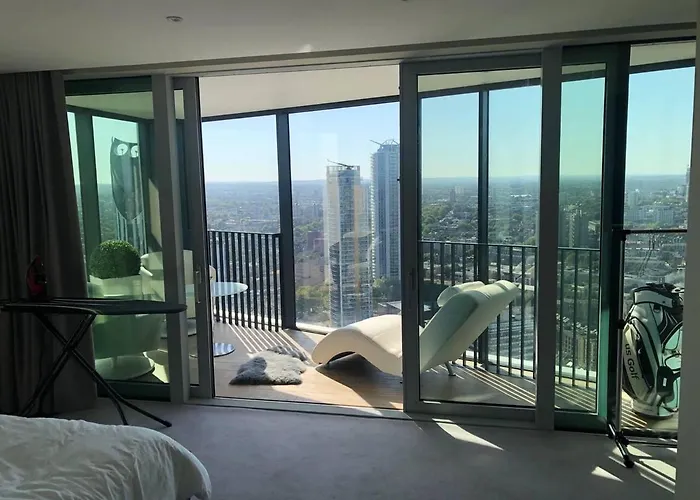 Stunning City Penthouse With 360 - Skyline View