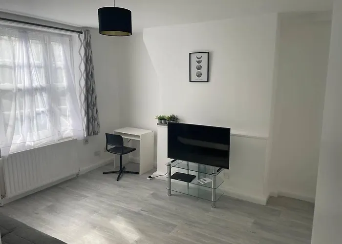 Remarkable 1-Bed Apartment In London Near Vauxhall
