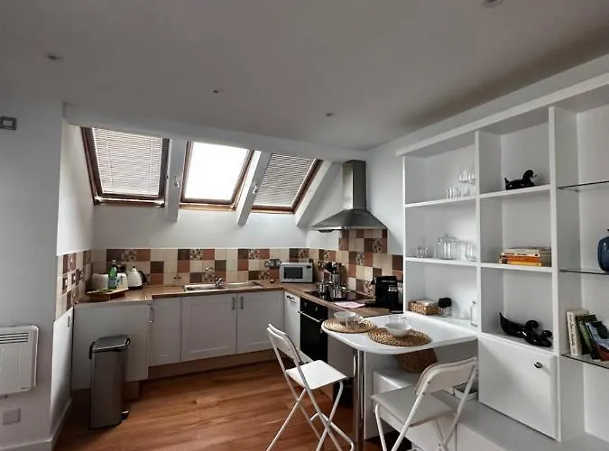 Studio Flat In The Heart Of Hampstead, London