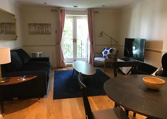 Key & Flowers - Kensington Residence 1