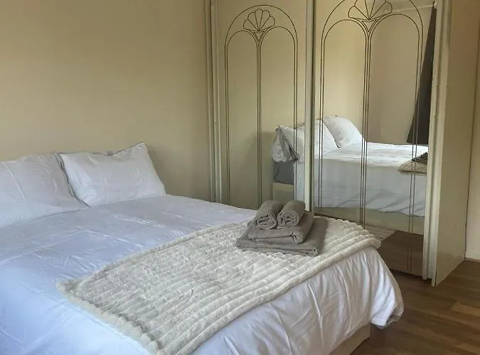 Single And Doubles Rooms Close To Central London