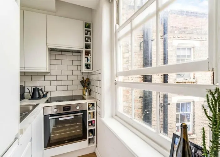 Exceptional Location And Top Floor Lovely 2 Bed Sleeps 6