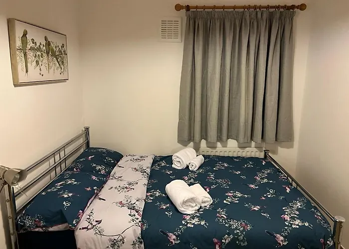 2 Bedroom Flat In Leicester Square