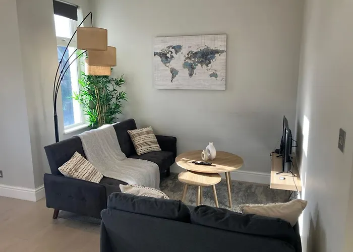 Splendid 2 Bed Flat With Private Terrace In Wimbledon - 2 The Queens