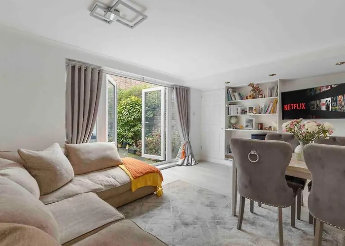 Little Venice Garden Apartment