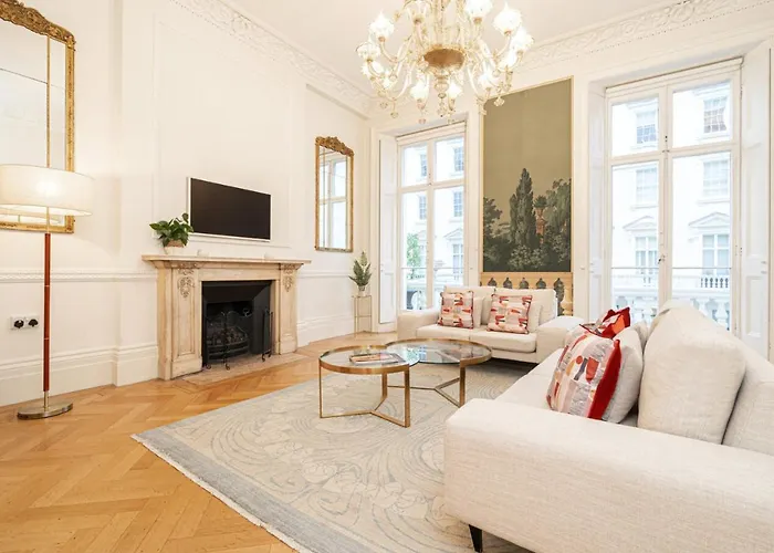 Beautiful Belgravia Apartment By Underthedoormat