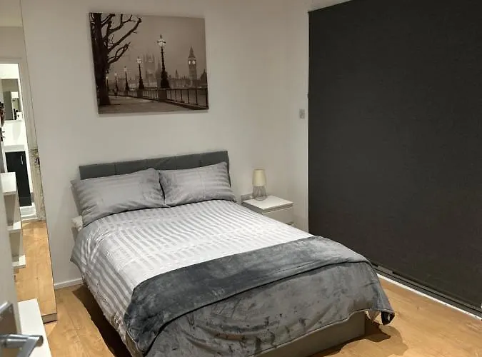 Self-Contained En-Suite Room Very Close To Wembley Stadium