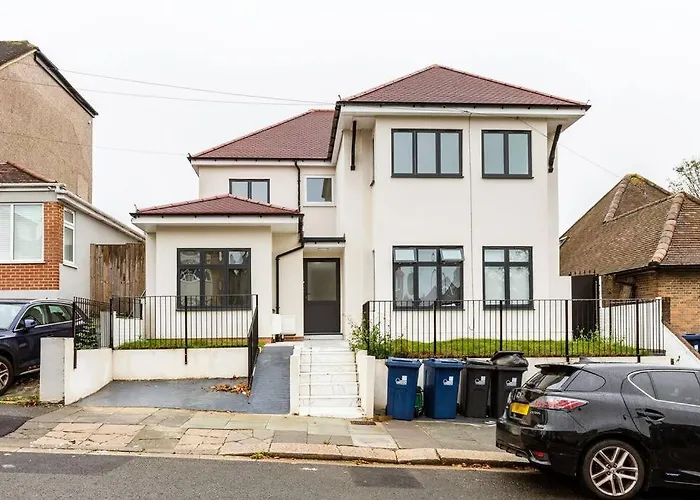 West London Garden Luxury Apartment Near Elizabeth Line
