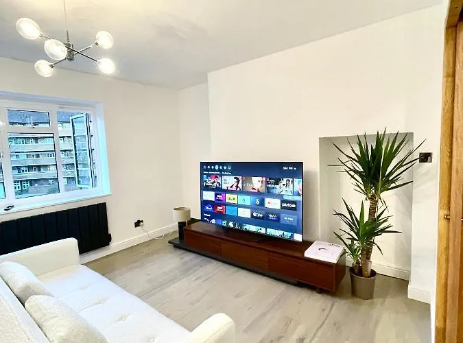 Specious-Cozy Maida Vale Apartment